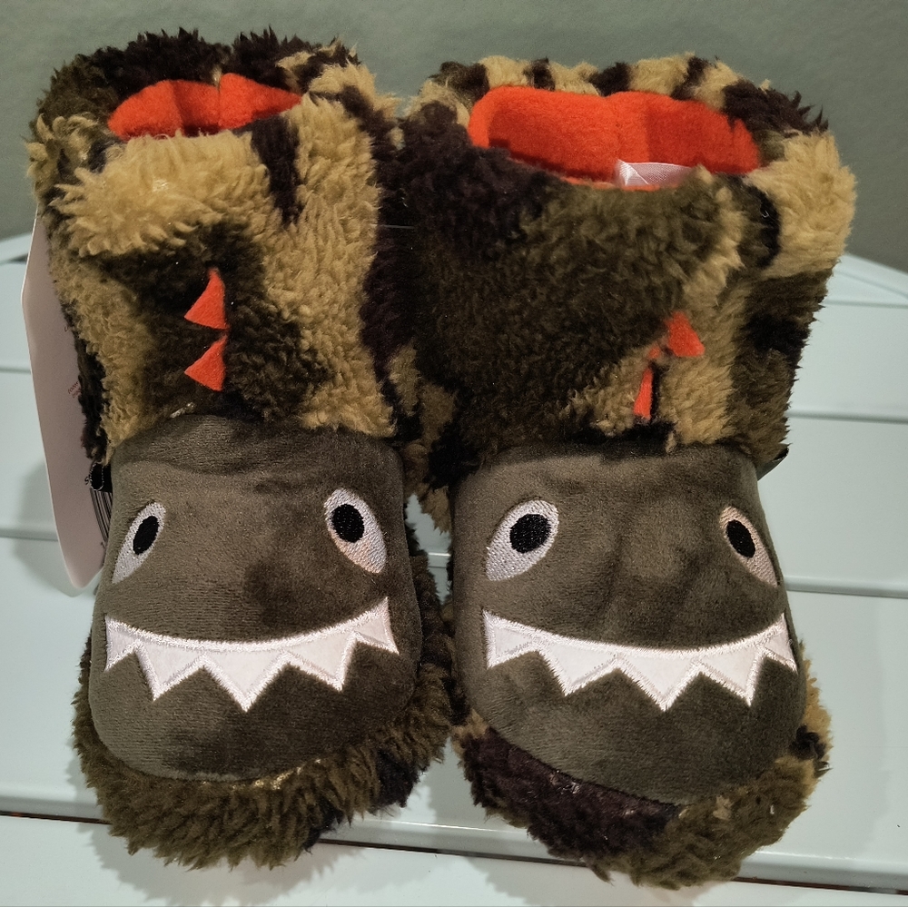 TOTES, TOASTIES,  zapatillas para niños y niñas.Nuevos